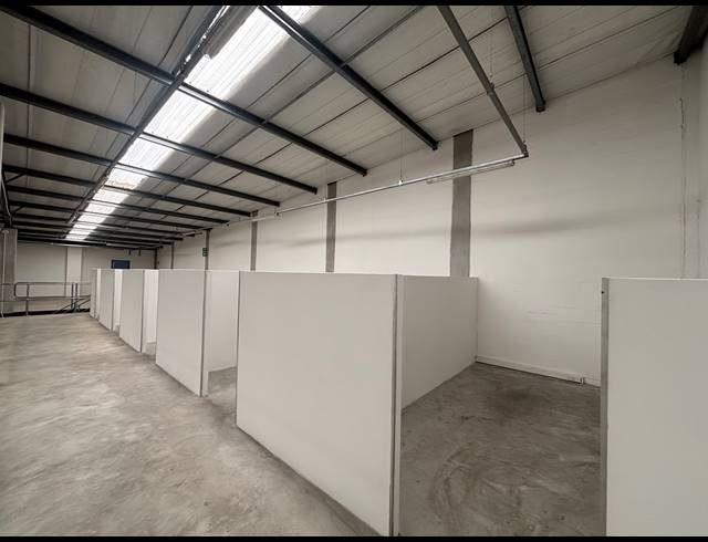 606M² WAREHOUSE TO LET IN STIKLAND INDUSTRIAL